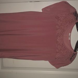 Short sleeve top with lace details